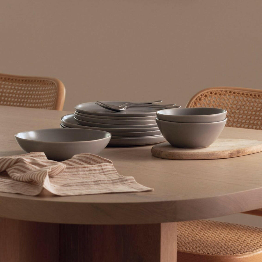 Elegant dinnerware set featuring refined craftsmanship for sophisticated dining experiences