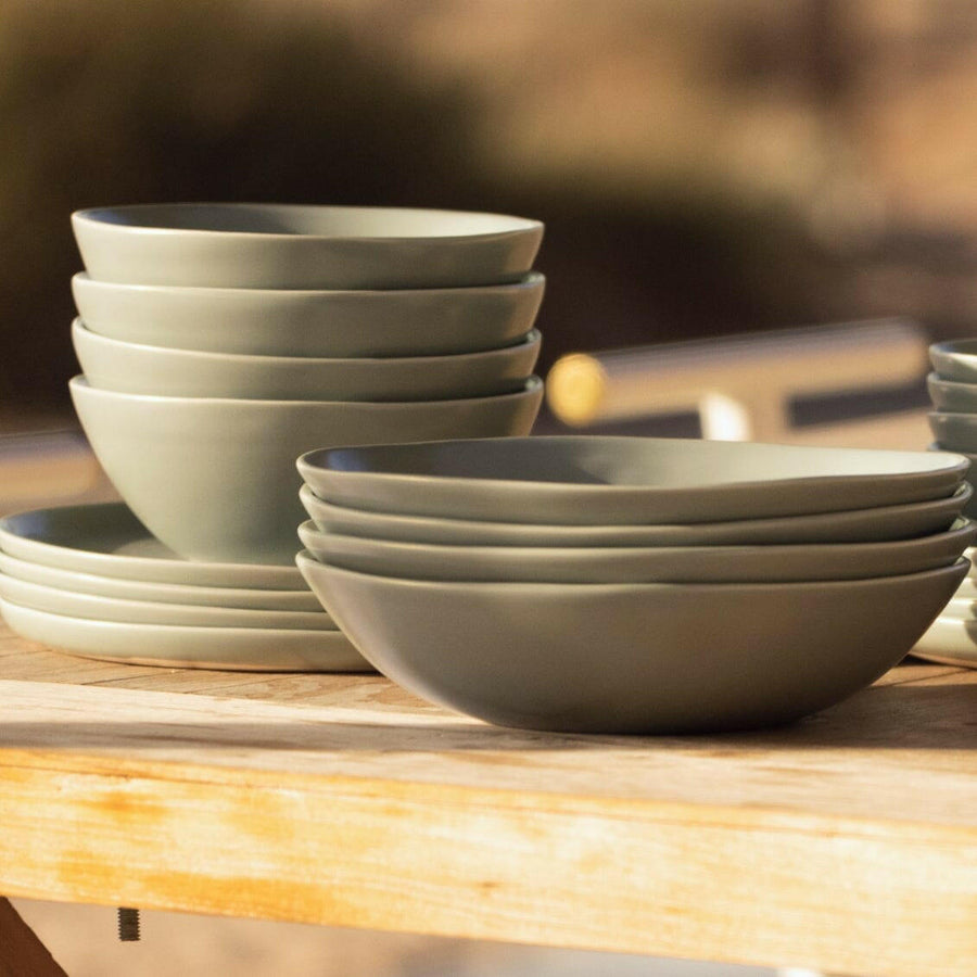 Elegant dinnerware set featuring refined craftsmanship for sophisticated dining experiences