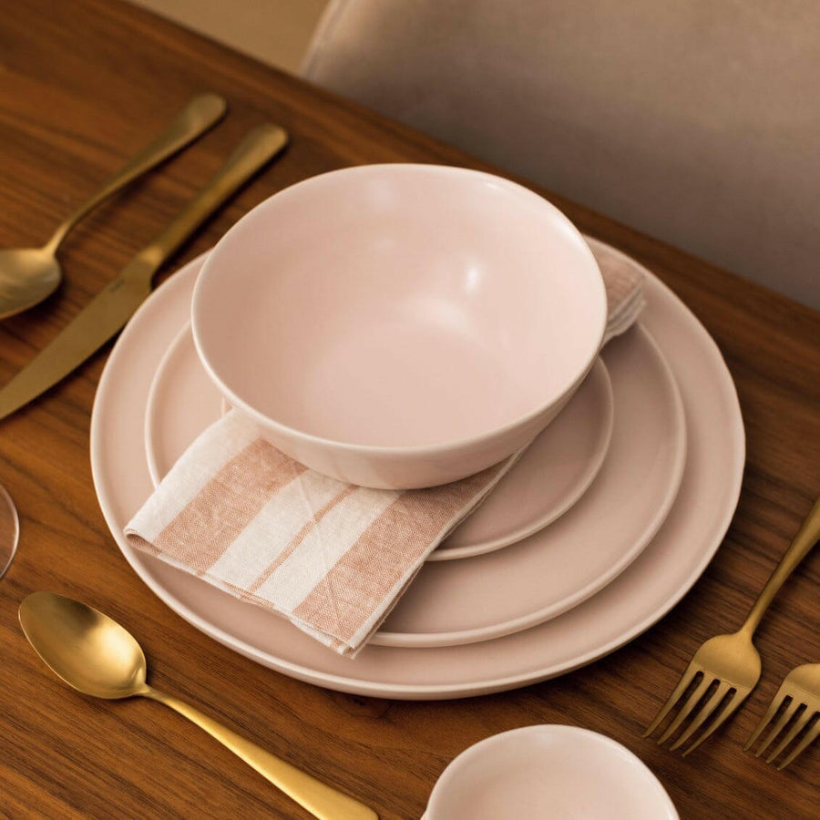 Elegant dinnerware set featuring refined craftsmanship for sophisticated dining experiences