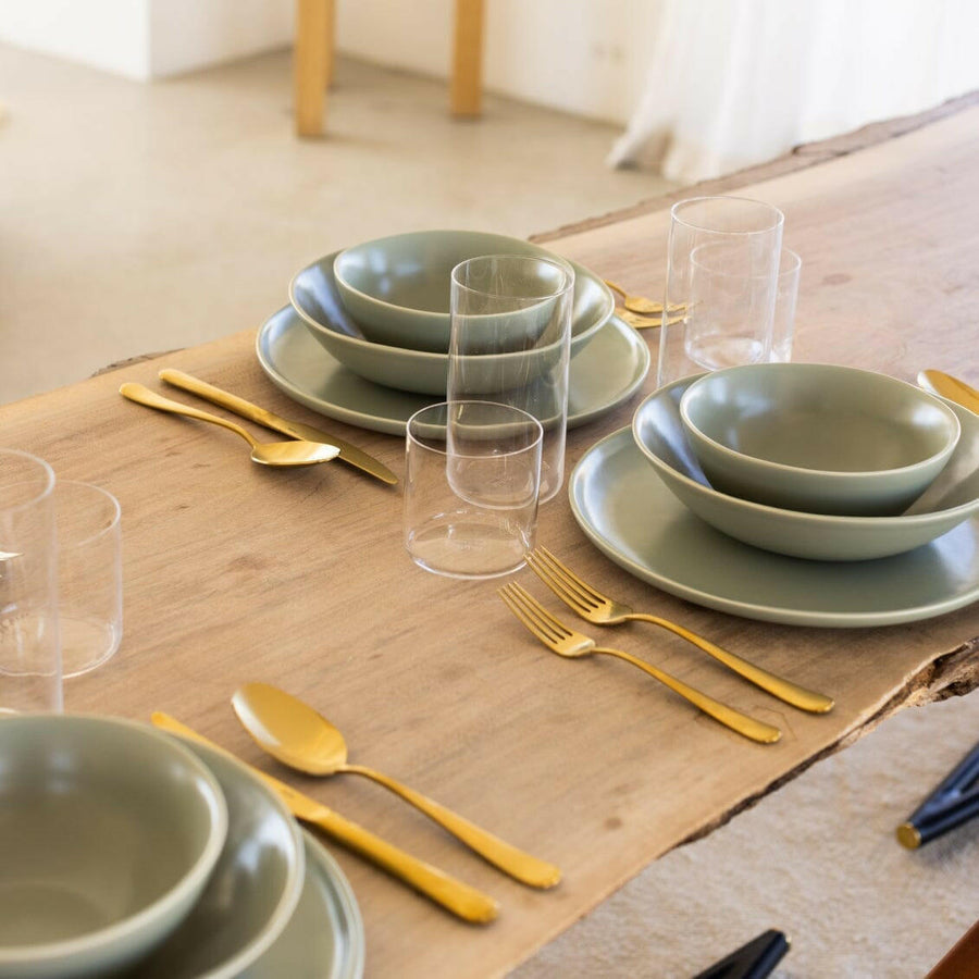 Elegant dinnerware set featuring refined craftsmanship for sophisticated dining experiences