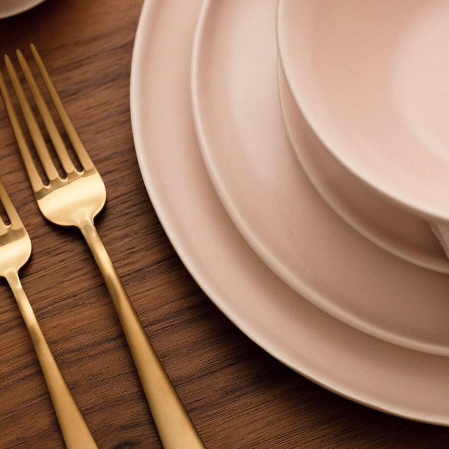 Elegant dinnerware set featuring refined craftsmanship for sophisticated dining experiences