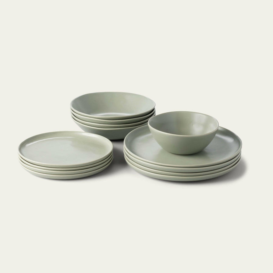 Elegant dinnerware set featuring refined craftsmanship for sophisticated dining experiences